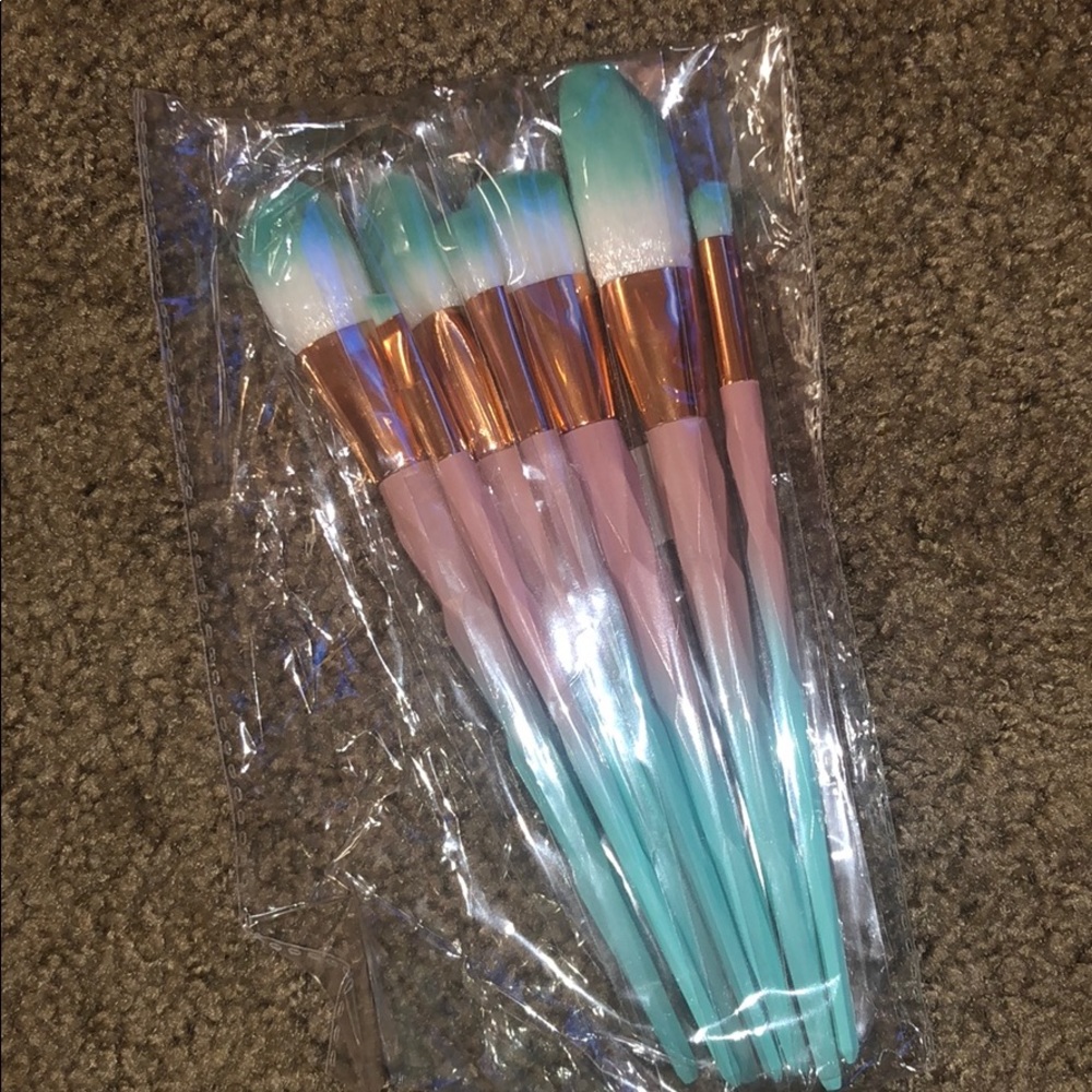 Makeup brushes